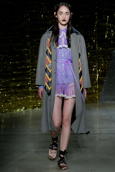 Look 10